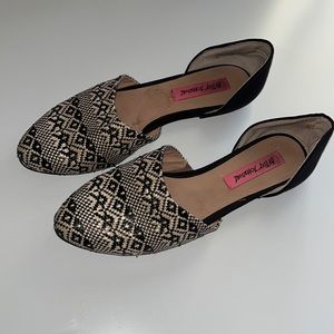 Betsey Johnson Timeless Raffia Woven slip ons